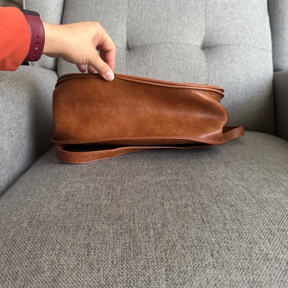 Urban Expressions Tan Khloe Vegan Leather Saddle Shaped Crossbody Bag - Picture 9 of 16